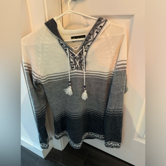 Genuine Alpaca Sweater - Picture 1 of 3